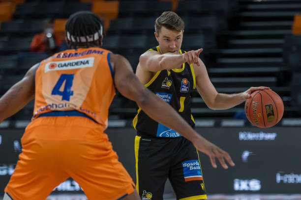 在火热激烈 在火热激烈